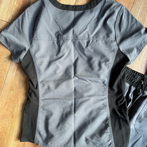 Grey small scrubstar scrub set - Picture 4 of 5